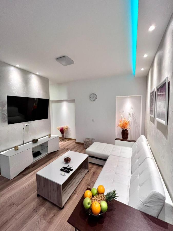 Hugolina Lux Daire *